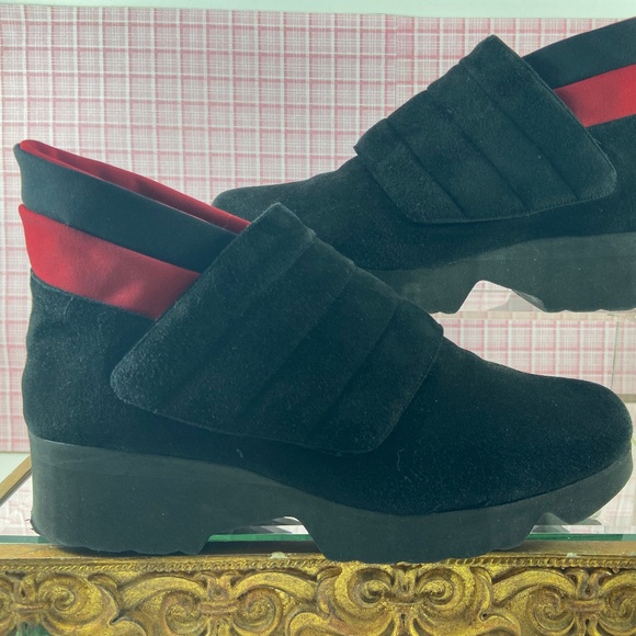 Thierry Rabotin Black and Red Suede Wedge Ankle Boots - Picture 2 of 15